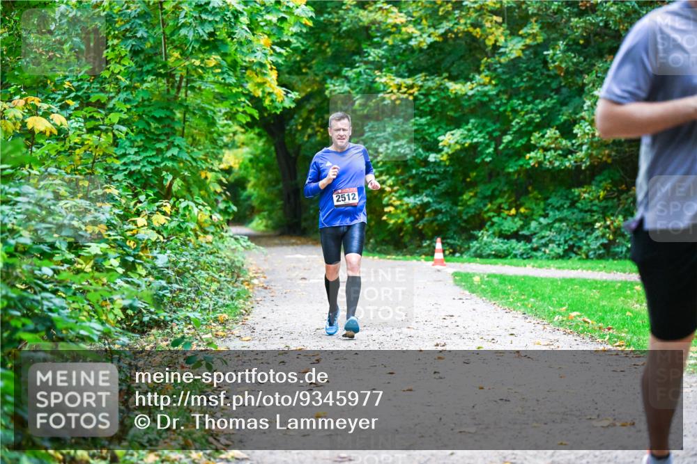 12.10.2025 - Bramfelder Halbmarathon 2025 Dr. Thomas Lammeyer http://msf.ph/oto/9345977 12.10.2025 10:18:07 Laufen 2512 meine-sportfotos.de