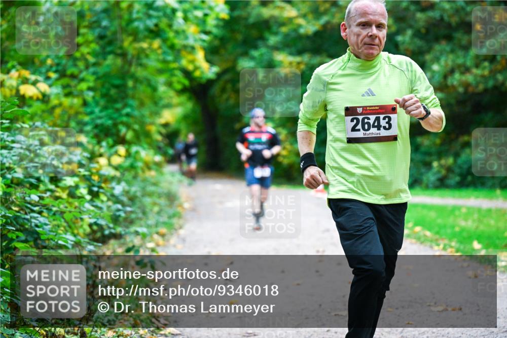 12.10.2025 - Bramfelder Halbmarathon 2025 Dr. Thomas Lammeyer http://msf.ph/oto/9346018 12.10.2025 10:18:24 Laufen 34, 2643 meine-sportfotos.de