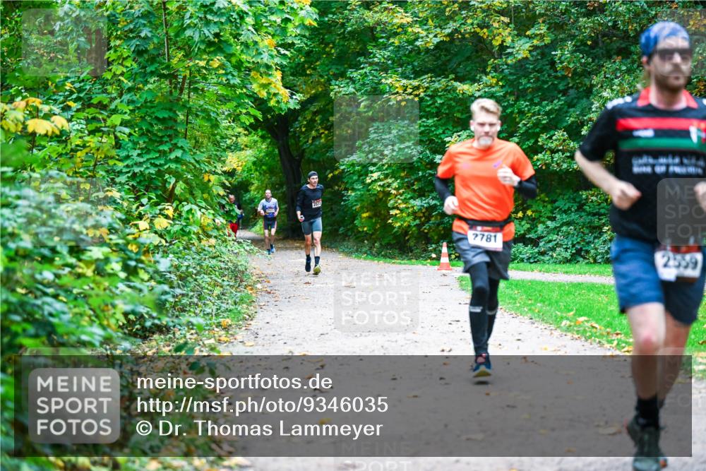 12.10.2025 - Bramfelder Halbmarathon 2025 Dr. Thomas Lammeyer http://msf.ph/oto/9346035 12.10.2025 10:18:27 Laufen 2573, 2781, 2559 meine-sportfotos.de