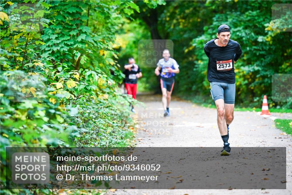 12.10.2025 - Bramfelder Halbmarathon 2025 Dr. Thomas Lammeyer http://msf.ph/oto/9346052 12.10.2025 10:18:31 Laufen 2573 meine-sportfotos.de