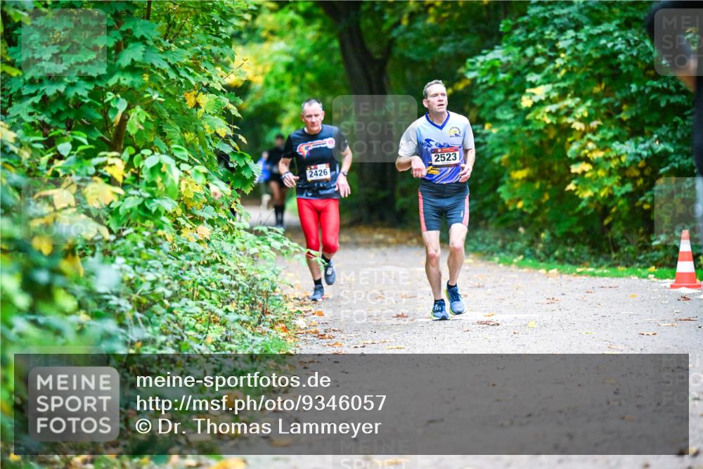 12.10.2025 - Bramfelder Halbmarathon 2025 Dr. Thomas Lammeyer http://msf.ph/oto/9346057 12.10.2025 10:18:33 Laufen 2523, 2426 meine-sportfotos.de