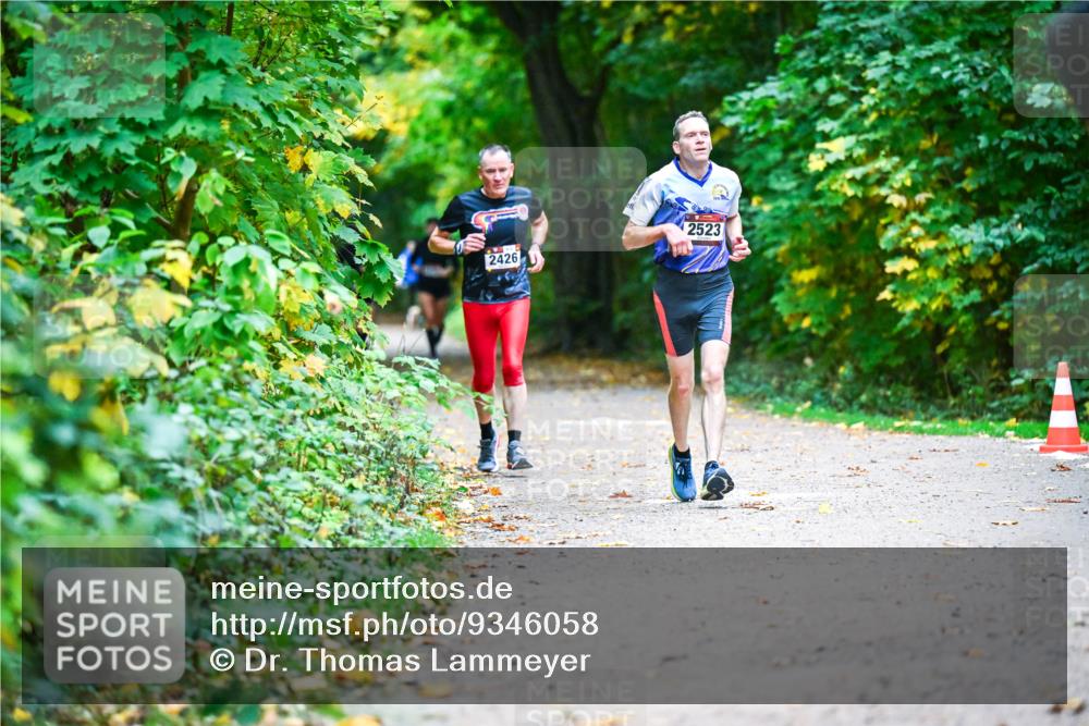 12.10.2025 - Bramfelder Halbmarathon 2025 Dr. Thomas Lammeyer http://msf.ph/oto/9346058 12.10.2025 10:18:33 Laufen 2523, 2426 meine-sportfotos.de