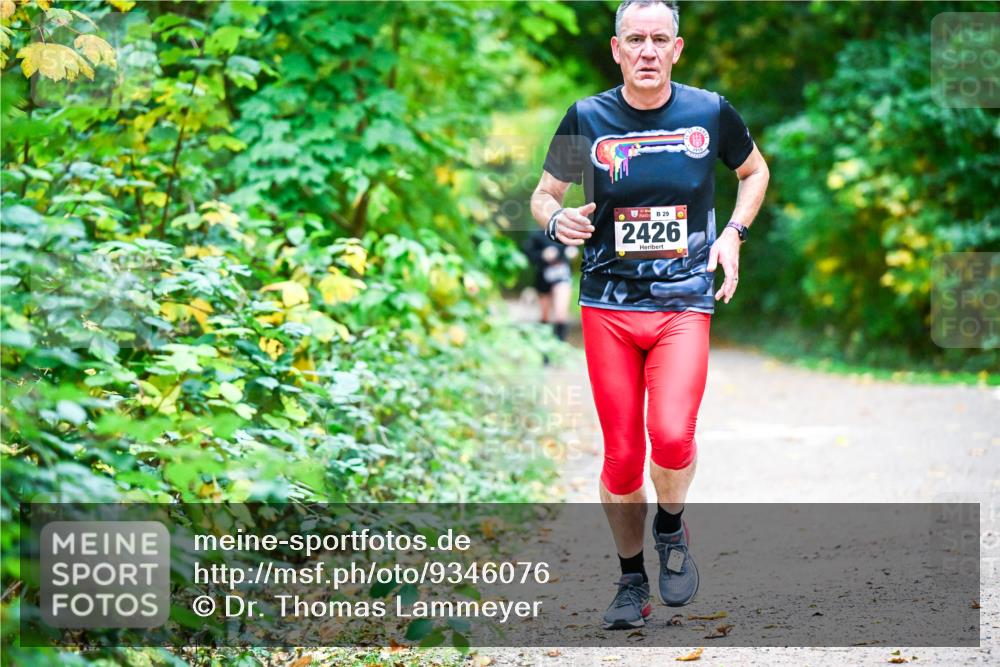 12.10.2025 - Bramfelder Halbmarathon 2025 Dr. Thomas Lammeyer http://msf.ph/oto/9346076 12.10.2025 10:18:38 Laufen 29, 2426 meine-sportfotos.de
