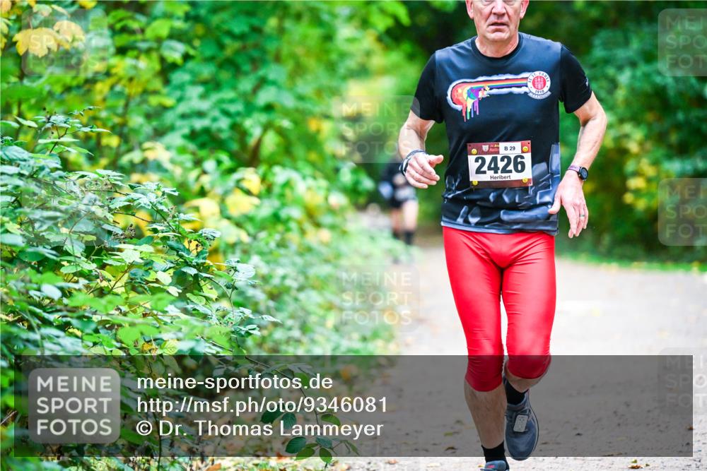12.10.2025 - Bramfelder Halbmarathon 2025 Dr. Thomas Lammeyer http://msf.ph/oto/9346081 12.10.2025 10:18:39 Laufen 34, 29, 2426, 1910 meine-sportfotos.de