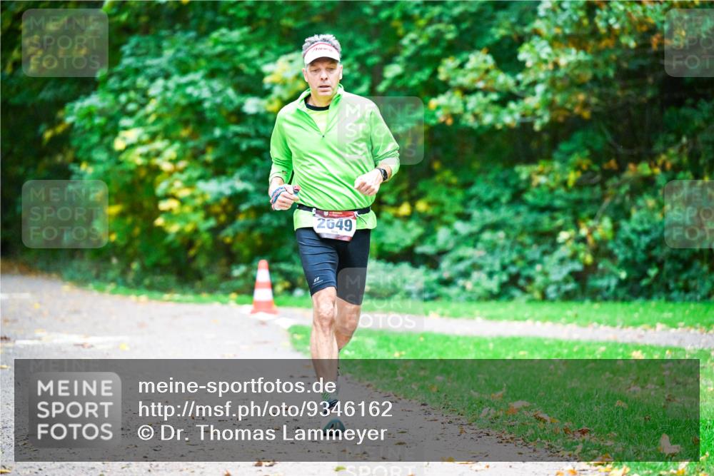 12.10.2025 - Bramfelder Halbmarathon 2025 Dr. Thomas Lammeyer http://msf.ph/oto/9346162 12.10.2025 10:19:03 Laufen 2649 meine-sportfotos.de