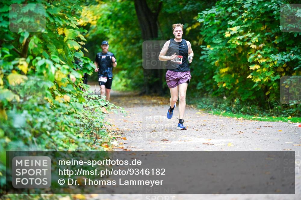 12.10.2025 - Bramfelder Halbmarathon 2025 Dr. Thomas Lammeyer http://msf.ph/oto/9346182 12.10.2025 10:19:11 Laufen 864 meine-sportfotos.de