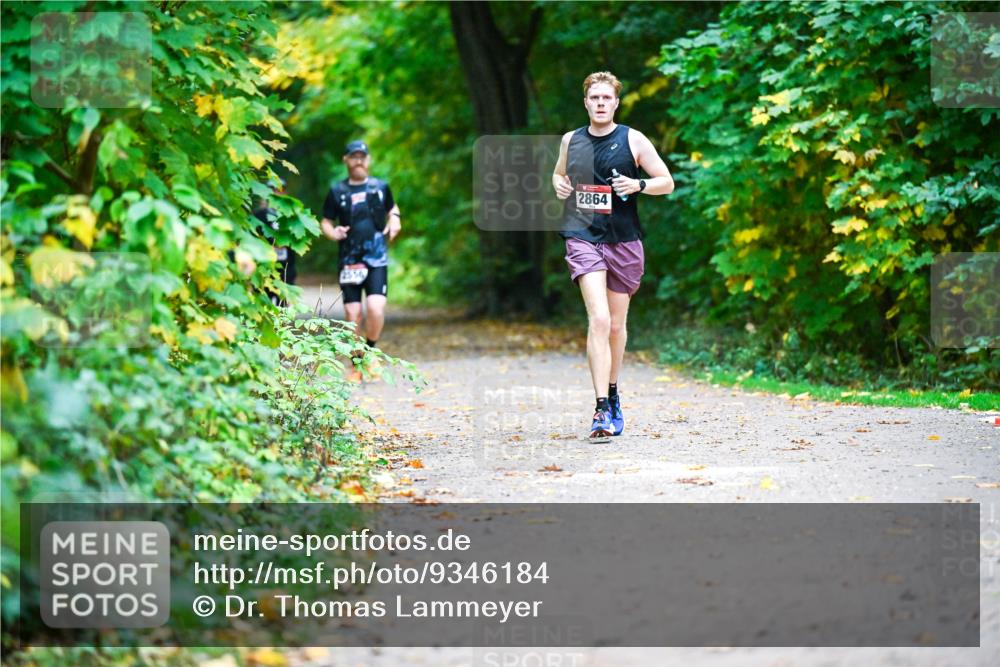 12.10.2025 - Bramfelder Halbmarathon 2025 Dr. Thomas Lammeyer http://msf.ph/oto/9346184 12.10.2025 10:19:11 Laufen 2864 meine-sportfotos.de
