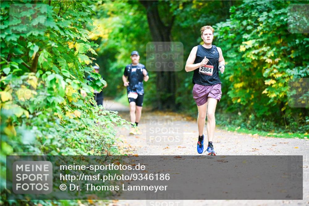 12.10.2025 - Bramfelder Halbmarathon 2025 Dr. Thomas Lammeyer http://msf.ph/oto/9346186 12.10.2025 10:19:12 Laufen 2864 meine-sportfotos.de