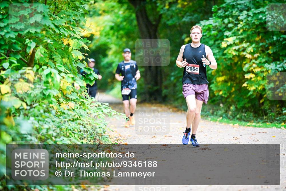 12.10.2025 - Bramfelder Halbmarathon 2025 Dr. Thomas Lammeyer http://msf.ph/oto/9346188 12.10.2025 10:19:12 Laufen 2864 meine-sportfotos.de