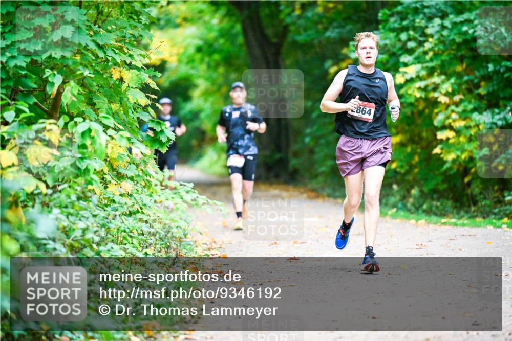 12.10.2025 - Bramfelder Halbmarathon 2025 Dr. Thomas Lammeyer http://msf.ph/oto/9346192 12.10.2025 10:19:13 Laufen 2864 meine-sportfotos.de