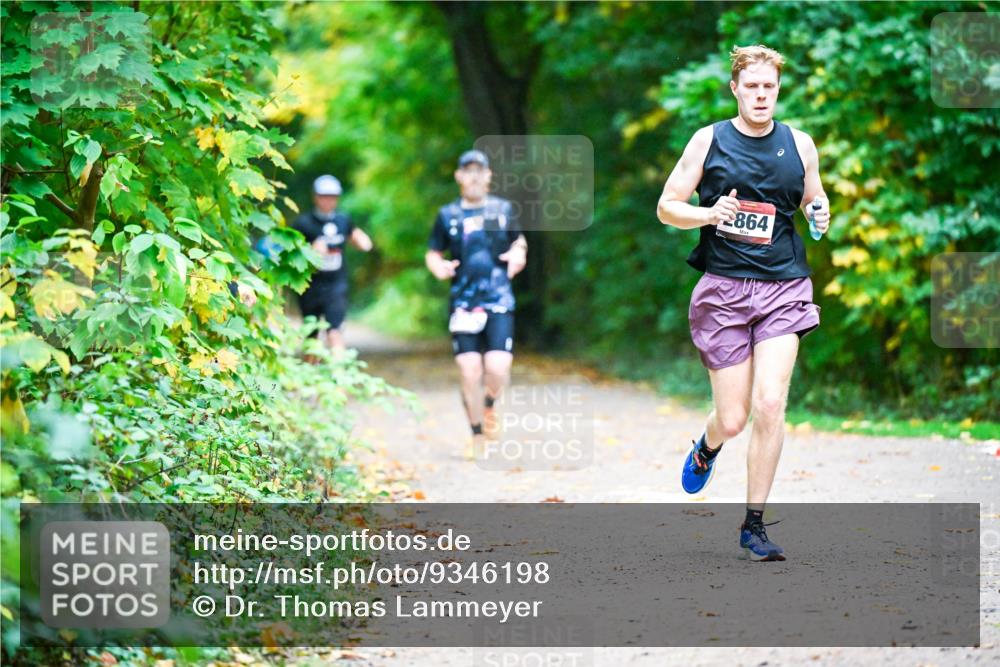12.10.2025 - Bramfelder Halbmarathon 2025 Dr. Thomas Lammeyer http://msf.ph/oto/9346198 12.10.2025 10:19:13 Laufen 2864 meine-sportfotos.de