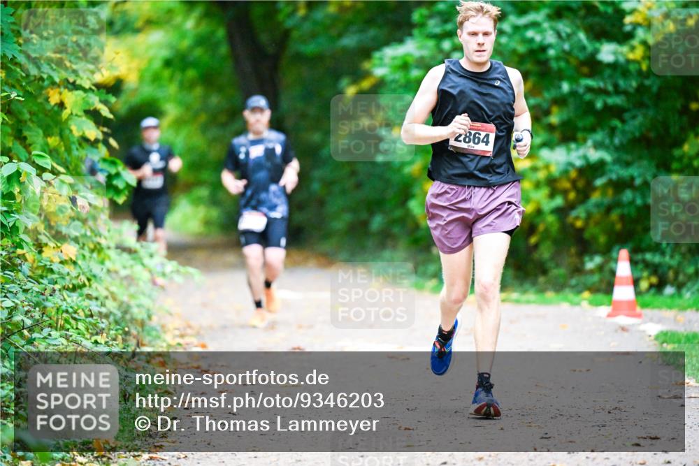 12.10.2025 - Bramfelder Halbmarathon 2025 Dr. Thomas Lammeyer http://msf.ph/oto/9346203 12.10.2025 10:19:14 Laufen 2864 meine-sportfotos.de