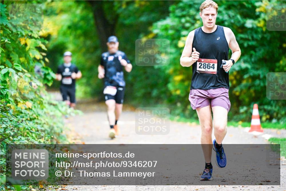 12.10.2025 - Bramfelder Halbmarathon 2025 Dr. Thomas Lammeyer http://msf.ph/oto/9346207 12.10.2025 10:19:15 Laufen 2864 meine-sportfotos.de