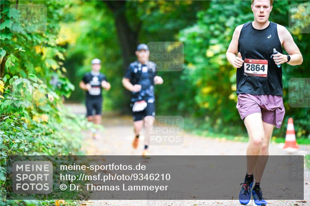 12.10.2025 - Bramfelder Halbmarathon 2025 Dr. Thomas Lammeyer http://msf.ph/oto/9346210 12.10.2025 10:19:15 Laufen 2864 meine-sportfotos.de