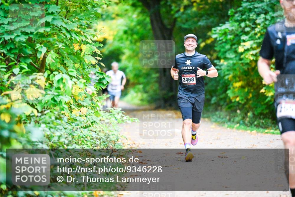 12.10.2025 - Bramfelder Halbmarathon 2025 Dr. Thomas Lammeyer http://msf.ph/oto/9346228 12.10.2025 10:19:20 Laufen 2468 meine-sportfotos.de