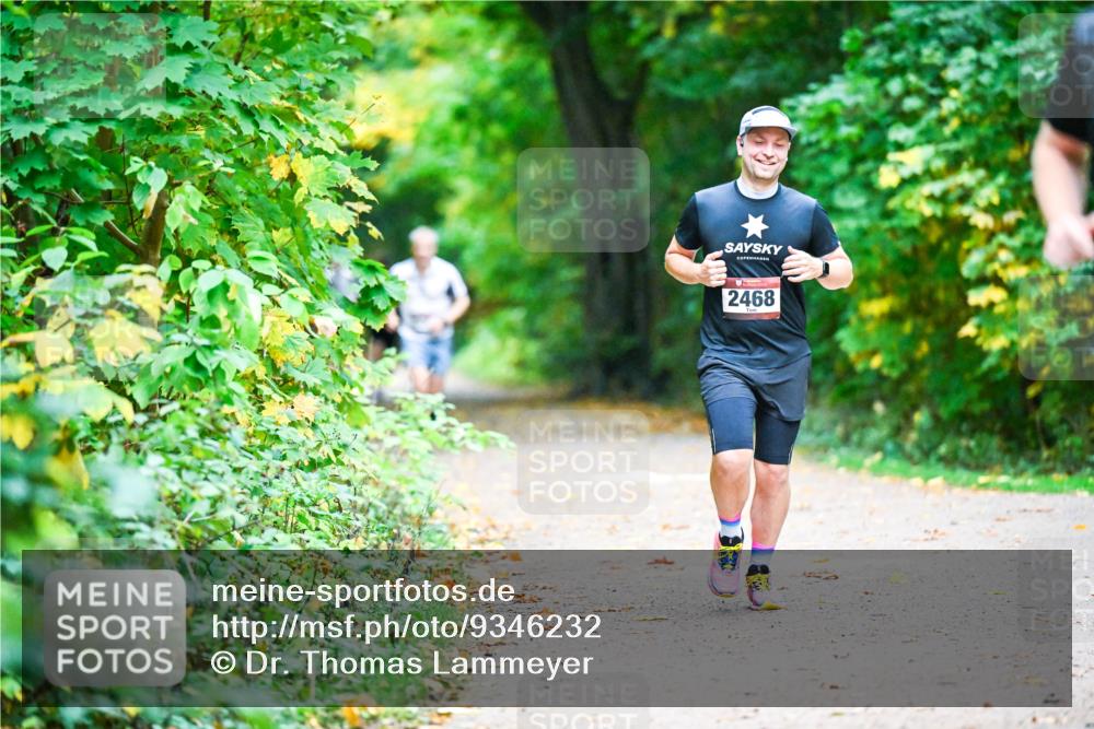 12.10.2025 - Bramfelder Halbmarathon 2025 Dr. Thomas Lammeyer http://msf.ph/oto/9346232 12.10.2025 10:19:20 Laufen 2468 meine-sportfotos.de