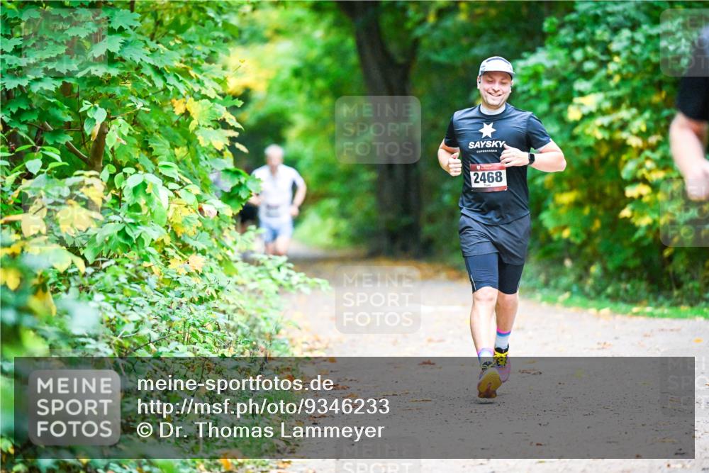 12.10.2025 - Bramfelder Halbmarathon 2025 Dr. Thomas Lammeyer http://msf.ph/oto/9346233 12.10.2025 10:19:20 Laufen 2468 meine-sportfotos.de