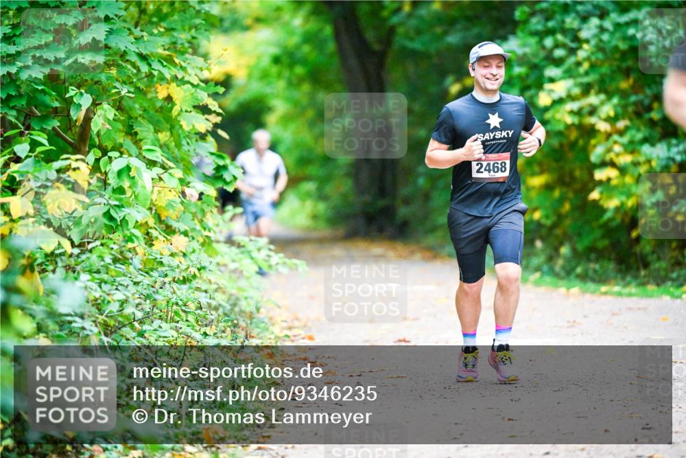 12.10.2025 - Bramfelder Halbmarathon 2025 Dr. Thomas Lammeyer http://msf.ph/oto/9346235 12.10.2025 10:19:21 Laufen 2468 meine-sportfotos.de