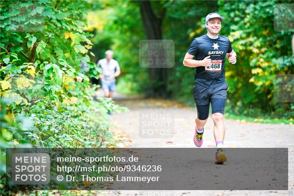 12.10.2025 - Bramfelder Halbmarathon 2025 Dr. Thomas Lammeyer http://msf.ph/oto/9346236 12.10.2025 10:19:21 Laufen 2468 meine-sportfotos.de