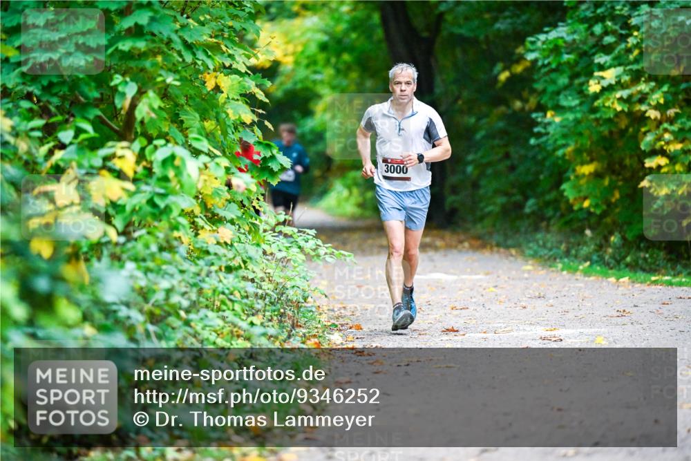 12.10.2025 - Bramfelder Halbmarathon 2025 Dr. Thomas Lammeyer http://msf.ph/oto/9346252 12.10.2025 10:19:27 Laufen 3000 meine-sportfotos.de