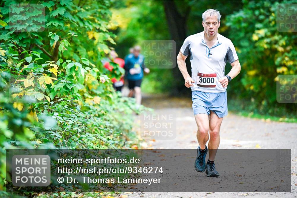 12.10.2025 - Bramfelder Halbmarathon 2025 Dr. Thomas Lammeyer http://msf.ph/oto/9346274 12.10.2025 10:19:30 Laufen 3000 meine-sportfotos.de