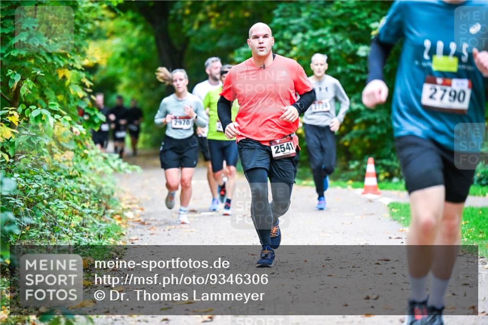 12.10.2025 - Bramfelder Halbmarathon 2025 Dr. Thomas Lammeyer http://msf.ph/oto/9346306 12.10.2025 10:19:40 Laufen 2970, 2541, 2790 meine-sportfotos.de