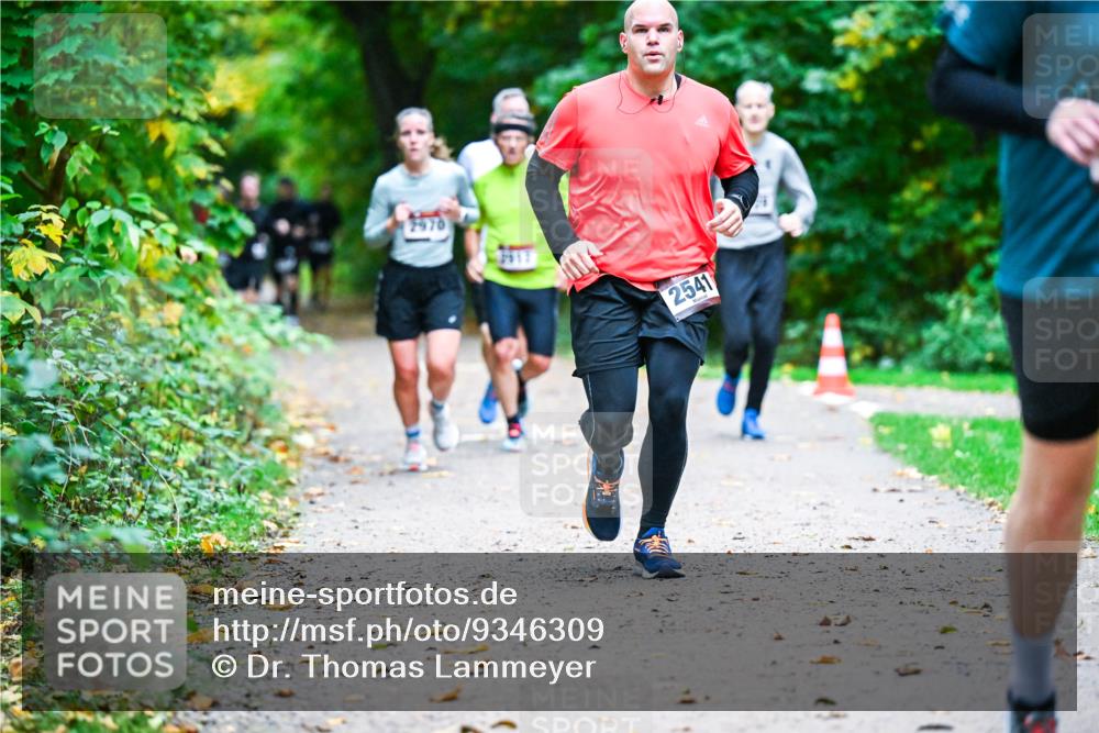 12.10.2025 - Bramfelder Halbmarathon 2025 Dr. Thomas Lammeyer http://msf.ph/oto/9346309 12.10.2025 10:19:41 Laufen 1970, 2541 meine-sportfotos.de