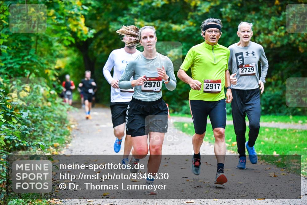 12.10.2025 - Bramfelder Halbmarathon 2025 Dr. Thomas Lammeyer http://msf.ph/oto/9346330 12.10.2025 10:19:45 Laufen 2970, 77, 2917, 2729 meine-sportfotos.de