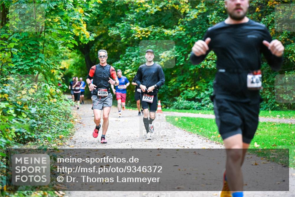 12.10.2025 - Bramfelder Halbmarathon 2025 Dr. Thomas Lammeyer http://msf.ph/oto/9346372 12.10.2025 10:19:53 Laufen 2685, 2604, 2747 meine-sportfotos.de