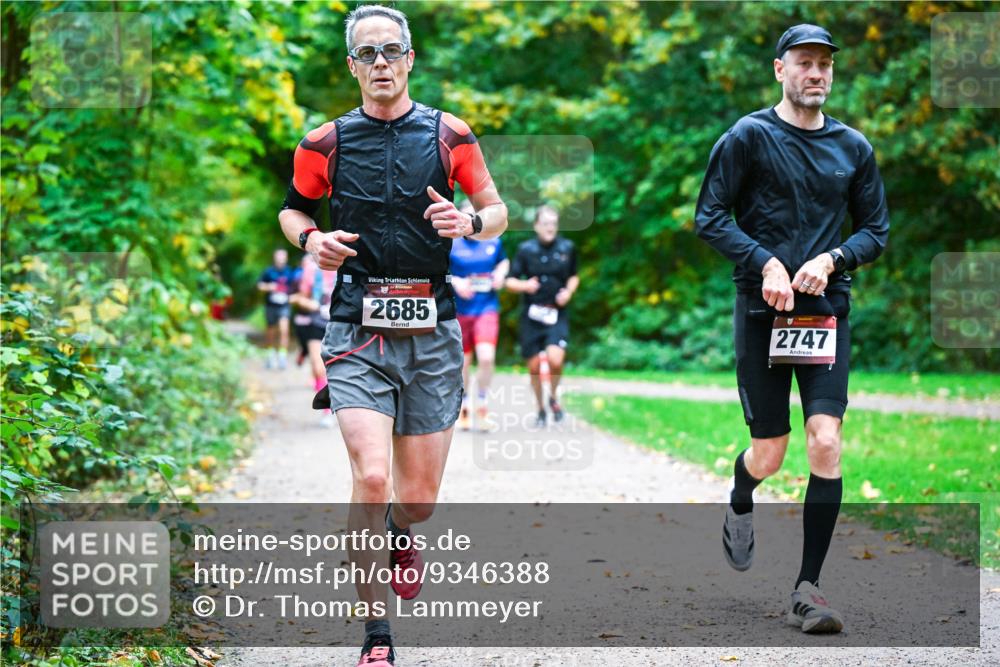 12.10.2025 - Bramfelder Halbmarathon 2025 Dr. Thomas Lammeyer http://msf.ph/oto/9346388 12.10.2025 10:19:55 Laufen 2685, 2747 meine-sportfotos.de
