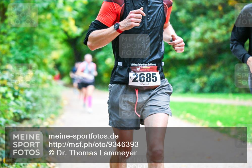 12.10.2025 - Bramfelder Halbmarathon 2025 Dr. Thomas Lammeyer http://msf.ph/oto/9346393 12.10.2025 10:19:56 Laufen 2685 meine-sportfotos.de
