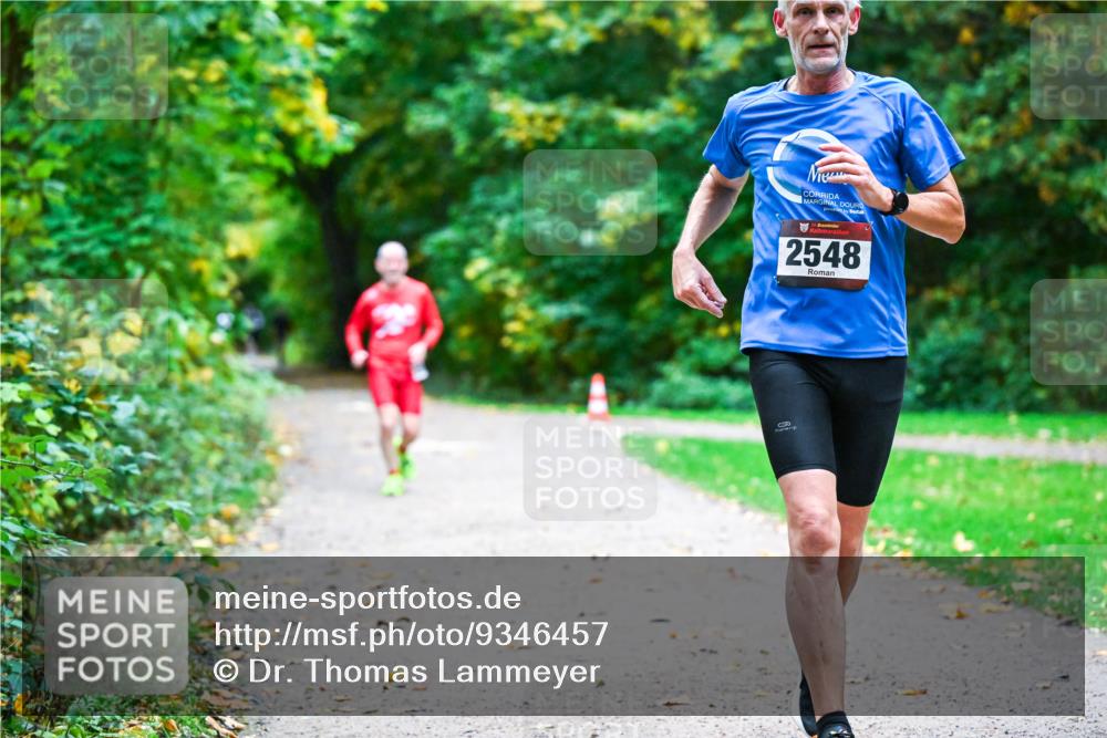 12.10.2025 - Bramfelder Halbmarathon 2025 Dr. Thomas Lammeyer http://msf.ph/oto/9346457 12.10.2025 10:20:06 Laufen 34, 2548 meine-sportfotos.de