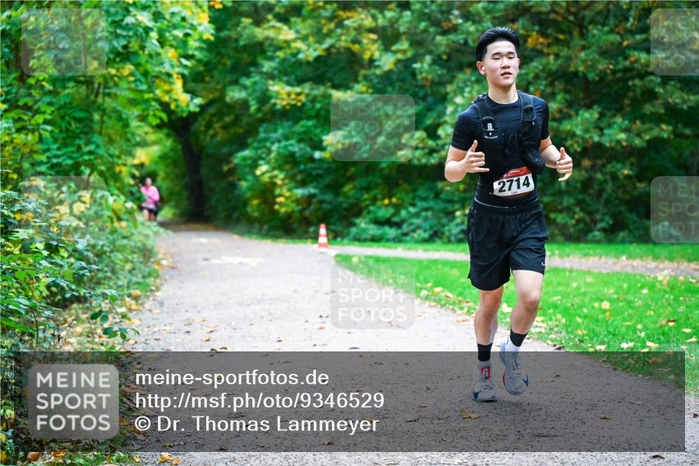 12.10.2025 - Bramfelder Halbmarathon 2025 Dr. Thomas Lammeyer http://msf.ph/oto/9346529 12.10.2025 10:20:33 Laufen 2714 meine-sportfotos.de