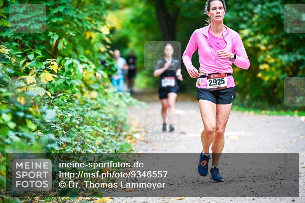 12.10.2025 - Bramfelder Halbmarathon 2025 Dr. Thomas Lammeyer http://msf.ph/oto/9346557 12.10.2025 10:20:42 Laufen 2925 meine-sportfotos.de