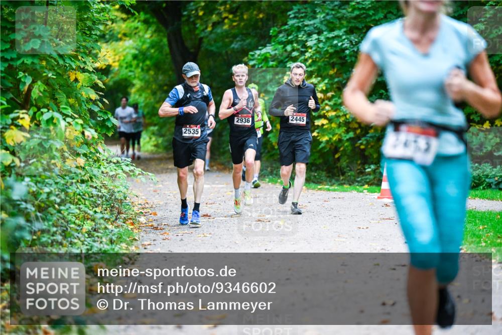 12.10.2025 - Bramfelder Halbmarathon 2025 Dr. Thomas Lammeyer http://msf.ph/oto/9346602 12.10.2025 10:20:53 Laufen 2535, 2936, 2445 meine-sportfotos.de