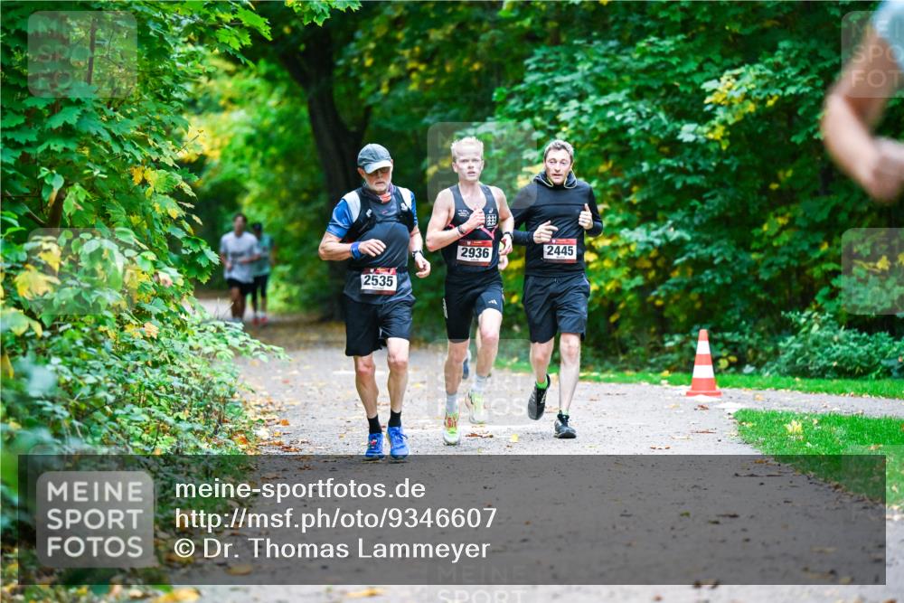 12.10.2025 - Bramfelder Halbmarathon 2025 Dr. Thomas Lammeyer http://msf.ph/oto/9346607 12.10.2025 10:20:54 Laufen 2535, 2936, 2445 meine-sportfotos.de