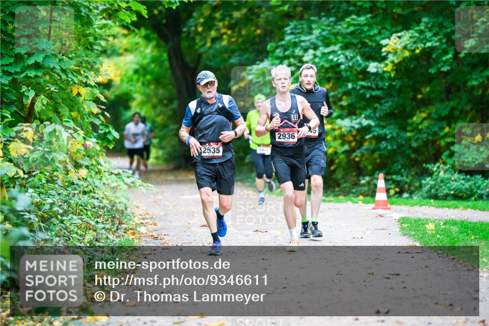 12.10.2025 - Bramfelder Halbmarathon 2025 Dr. Thomas Lammeyer http://msf.ph/oto/9346611 12.10.2025 10:20:54 Laufen 2535, 2936 meine-sportfotos.de