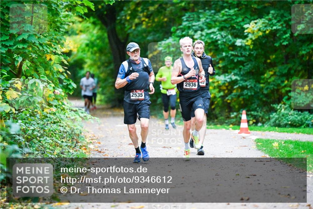 12.10.2025 - Bramfelder Halbmarathon 2025 Dr. Thomas Lammeyer http://msf.ph/oto/9346612 12.10.2025 10:20:55 Laufen 2535, 2936 meine-sportfotos.de