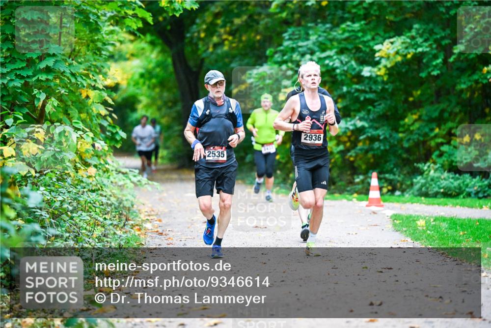 12.10.2025 - Bramfelder Halbmarathon 2025 Dr. Thomas Lammeyer http://msf.ph/oto/9346614 12.10.2025 10:20:55 Laufen 2535, 2936 meine-sportfotos.de
