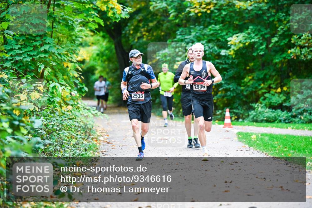 12.10.2025 - Bramfelder Halbmarathon 2025 Dr. Thomas Lammeyer http://msf.ph/oto/9346616 12.10.2025 10:20:55 Laufen 24337, 2535, 2936 meine-sportfotos.de
