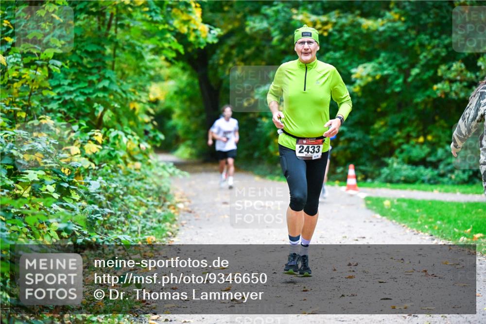 12.10.2025 - Bramfelder Halbmarathon 2025 Dr. Thomas Lammeyer http://msf.ph/oto/9346650 12.10.2025 10:21:02 Laufen 2433, 28 meine-sportfotos.de