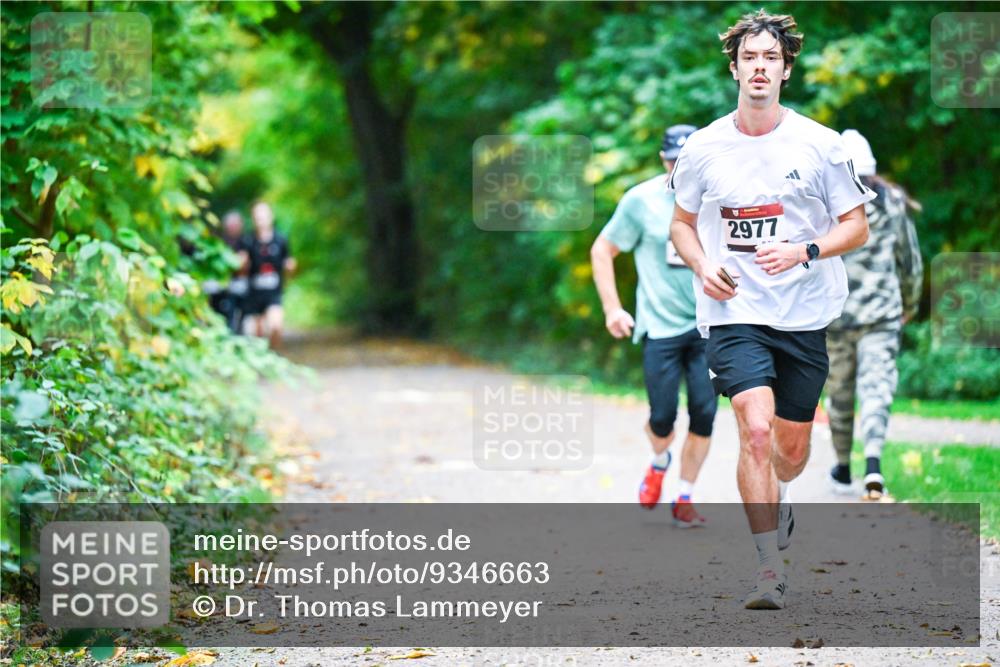12.10.2025 - Bramfelder Halbmarathon 2025 Dr. Thomas Lammeyer http://msf.ph/oto/9346663 12.10.2025 10:21:08 Laufen 2977 meine-sportfotos.de