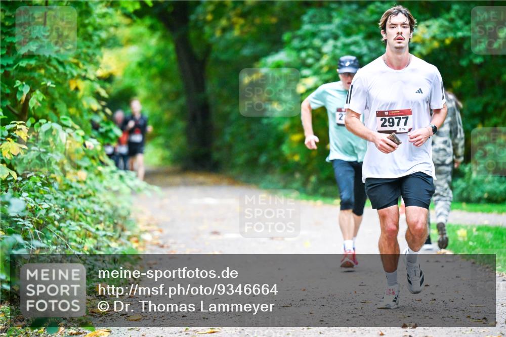 12.10.2025 - Bramfelder Halbmarathon 2025 Dr. Thomas Lammeyer http://msf.ph/oto/9346664 12.10.2025 10:21:08 Laufen 21, 2977, 74 meine-sportfotos.de