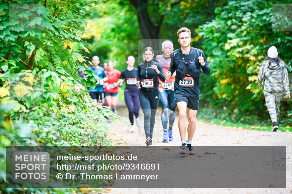 12.10.2025 - Bramfelder Halbmarathon 2025 Dr. Thomas Lammeyer http://msf.ph/oto/9346691 12.10.2025 10:21:15 Laufen 370, 2963, 2739, 2709 meine-sportfotos.de