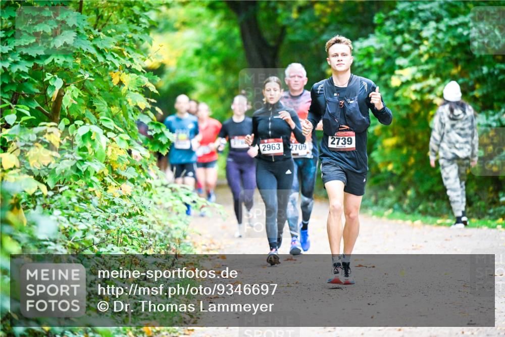 12.10.2025 - Bramfelder Halbmarathon 2025 Dr. Thomas Lammeyer http://msf.ph/oto/9346697 12.10.2025 10:21:16 Laufen 2963, 2709, 2739 meine-sportfotos.de