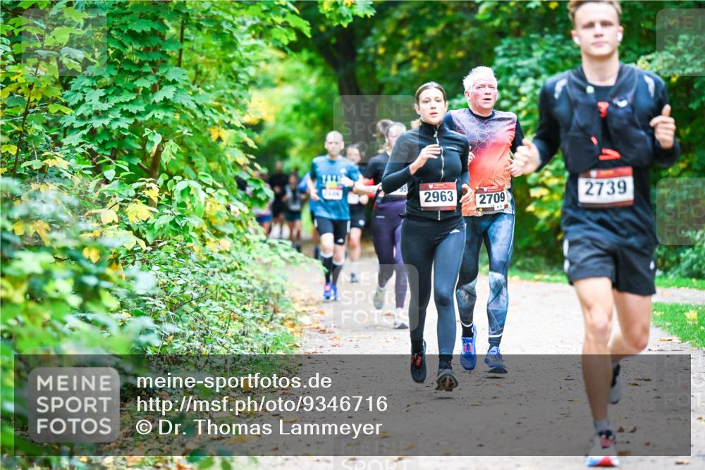 12.10.2025 - Bramfelder Halbmarathon 2025 Dr. Thomas Lammeyer http://msf.ph/oto/9346716 12.10.2025 10:21:19 Laufen 2963, 2709, 2739 meine-sportfotos.de