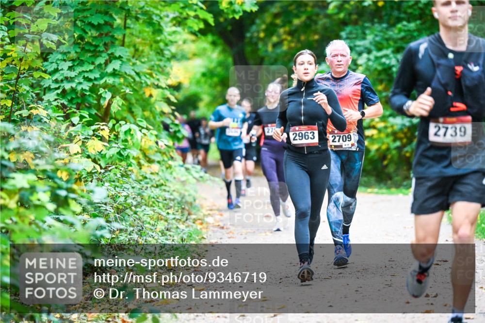 12.10.2025 - Bramfelder Halbmarathon 2025 Dr. Thomas Lammeyer http://msf.ph/oto/9346719 12.10.2025 10:21:19 Laufen 2963, 2709, 14, 2739 meine-sportfotos.de