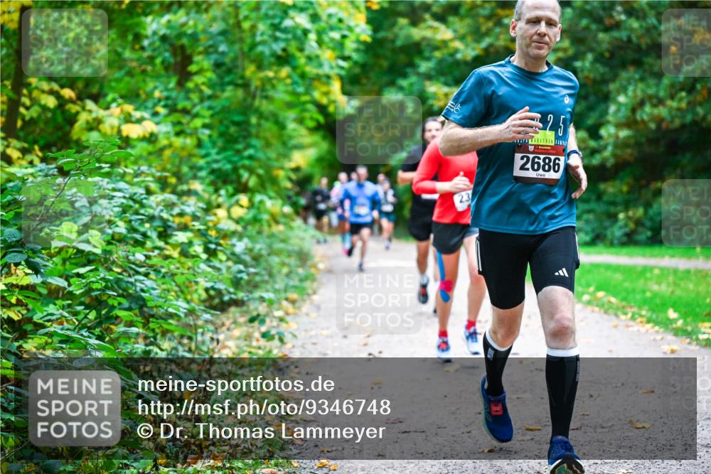12.10.2025 - Bramfelder Halbmarathon 2025 Dr. Thomas Lammeyer http://msf.ph/oto/9346748 12.10.2025 10:21:26 Laufen 23, 25, 2686 meine-sportfotos.de