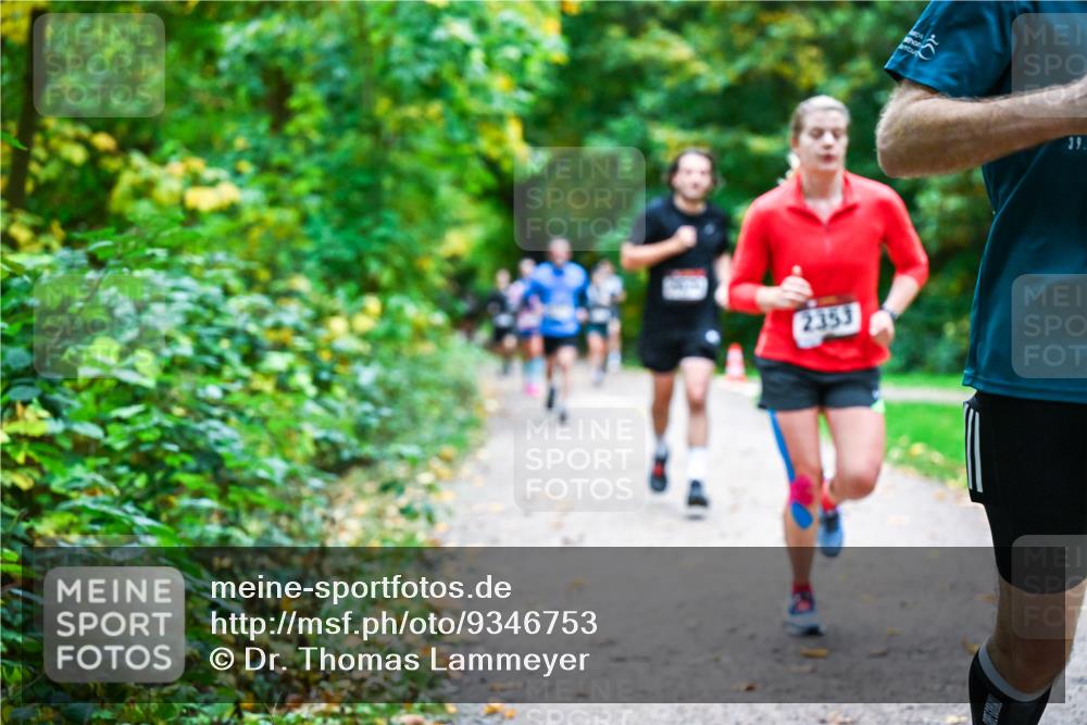 12.10.2025 - Bramfelder Halbmarathon 2025 Dr. Thomas Lammeyer http://msf.ph/oto/9346753 12.10.2025 10:21:27 Laufen 2353, 39 meine-sportfotos.de