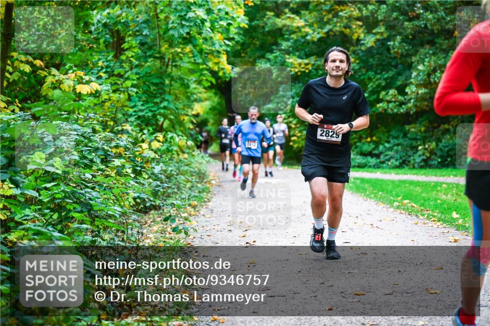 12.10.2025 - Bramfelder Halbmarathon 2025 Dr. Thomas Lammeyer http://msf.ph/oto/9346757 12.10.2025 10:21:28 Laufen 2829 meine-sportfotos.de